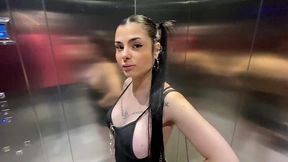 She gave me head in the elevator and I gave her a crempie in the restroom