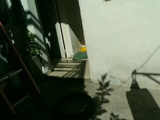 Mujer muestra su coño al miron del técnico de Internet y la atrapa follando y chorreando jizz.