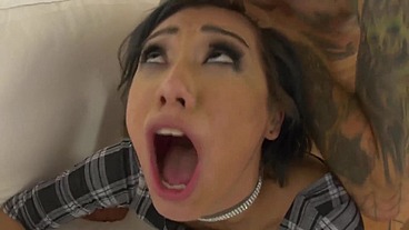 Sexy teen spinner Aubrey Luna gets slobber-fucked by online date