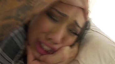 Sexy teen spinner Aubrey Luna gets slobber-fucked by online date