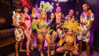 مهمانی وحشی به عیاشی خشن بی‌بی‌سی تبدیل می‌شود، زیرا مگان دوون و باربارا سول، لاتین‌های خالکوبی‌شده، از مقعد و ساک زدن‌های شدید لذت می‌برند.