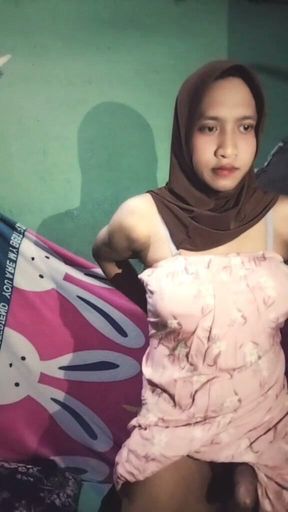 Beautiful Hijab Transvestite Masturbates Alone