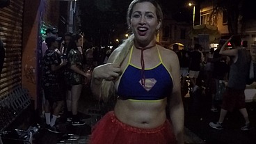 Mirella Mansur aprontando e fazendo far putaria na rua Augusta no carnaval de rua de São Paulo - Ed Junior - Carolina Carioca - Binho Ted