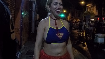 Mirella Mansur aprontando e fazendo far putaria na rua Augusta no carnaval de rua de São Paulo - Ed Junior - Carolina Carioca - Binho Ted