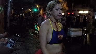 Mirella Mansur aprontando e fazendo far putaria na rua Augusta no carnaval de rua de São Paulo - Ed Junior - Carolina Carioca - Binho Ted