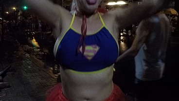 Mirella Mansur aprontando e fazendo far putaria na rua Augusta no carnaval de rua de São Paulo - Ed Junior - Carolina Carioca - Binho Ted