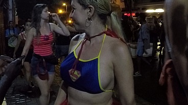 Mirella Mansur aprontando e fazendo far putaria na rua Augusta no carnaval de rua de São Paulo - Ed Junior - Carolina Carioca - Binho Ted