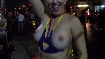 Mirella Mansur aprontando e fazendo far putaria na rua Augusta no carnaval de rua de São Paulo - Ed Junior - Carolina Carioca - Binho Ted