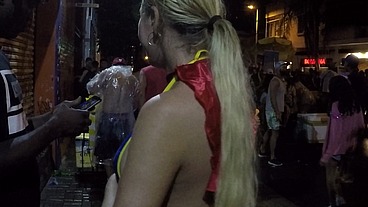 Mirella Mansur aprontando e fazendo far putaria na rua Augusta no carnaval de rua de São Paulo - Ed Junior - Carolina Carioca - Binho Ted