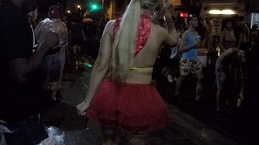 Mirella Mansur aprontando e fazendo far putaria na rua Augusta no carnaval de rua de São Paulo - Ed Junior - Carolina Carioca - Binho Ted