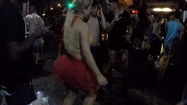 Mirella Mansur aprontando e fazendo far putaria na rua Augusta no carnaval de rua de São Paulo - Ed Junior - Carolina Carioca - Binho Ted
