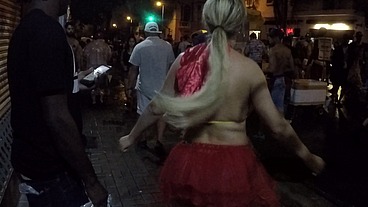Mirella Mansur aprontando e fazendo far putaria na rua Augusta no carnaval de rua de São Paulo - Ed Junior - Carolina Carioca - Binho Ted