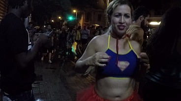 Mirella Mansur aprontando e fazendo far putaria na rua Augusta no carnaval de rua de São Paulo - Ed Junior - Carolina Carioca - Binho Ted