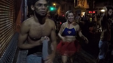 Mirella Mansur aprontando e fazendo far putaria na rua Augusta no carnaval de rua de São Paulo - Ed Junior - Carolina Carioca - Binho Ted