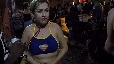 Mirella Mansur aprontando e fazendo far putaria na rua Augusta no carnaval de rua de São Paulo - Ed Junior - Carolina Carioca - Binho Ted