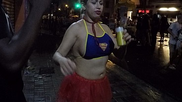 Mirella Mansur aprontando e fazendo far putaria na rua Augusta no carnaval de rua de São Paulo - Ed Junior - Carolina Carioca - Binho Ted