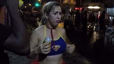 Mirella Mansur aprontando e fazendo far putaria na rua Augusta no carnaval de rua de São Paulo - Ed Junior - Carolina Carioca - Binho Ted