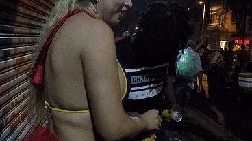 Mirella Mansur aprontando e fazendo far putaria na rua Augusta no carnaval de rua de São Paulo - Ed Junior - Carolina Carioca - Binho Ted