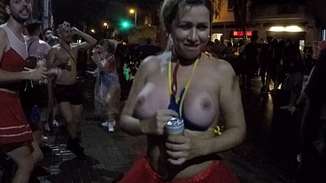 Mirella Mansur aprontando e fazendo far putaria na rua Augusta no carnaval de rua de São Paulo - Ed Junior - Carolina Carioca - Binho Ted