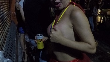 Mirella Mansur aprontando e fazendo far putaria na rua Augusta no carnaval de rua de São Paulo - Ed Junior - Carolina Carioca - Binho Ted