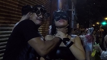 Mirella Mansur aprontando e fazendo far putaria na rua Augusta no carnaval de rua de São Paulo - Ed Junior - Carolina Carioca - Binho Ted