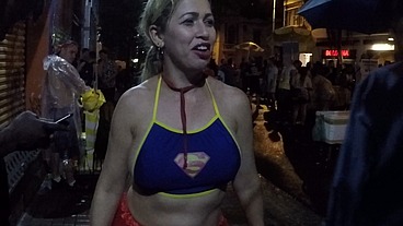 Mirella Mansur aprontando e fazendo far putaria na rua Augusta no carnaval de rua de São Paulo - Ed Junior - Carolina Carioca - Binho Ted