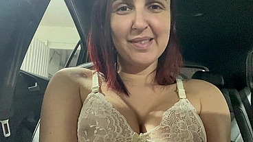Carente me masturbando no carro...