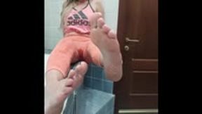 Wetting pissing orange pants