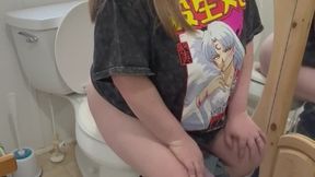 Wearing flat sandals while destroying the toilet mp4