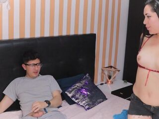 Empleada cachonda folla a su jefe a cambio de un aumento de sueldo - TOMMY SANTOX