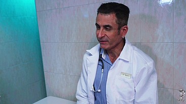 Doutor Mauro foi ser examinado pelo seu colega o Doutor Moises conhecido com cavalao e nos exames não deu nada e deu sua rolona para mamar
