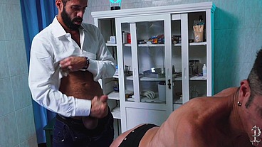 Doutor Mauro foi ser examinado pelo seu colega o Doutor Moises conhecido com cavalao e nos exames não deu nada e deu sua rolona para mamar