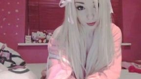 Cute Asian blond haired webcam doll was teasing her own juicy pussy
