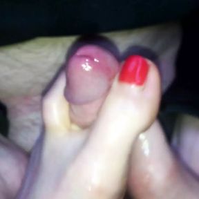 My Girlfriend Masturbates Me with Her Soft Feet with Plenty of Cum Between Her Toes