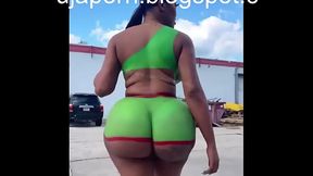 Negra gostosa cavala com bunda e peitos grandes  super gostosa  - Moriah Mills