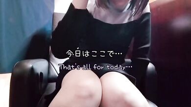 通路やお隣さんにもぐちゅぐちゅ音が丸聞こえ…某ネカフェの半個室でオナニーして興奮する変態人妻『七色漫喫』