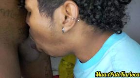 fui comer o carinha , e o namorado dele acabou chegando e pegando a gente no ato, nao e que o cara ficou olhando eu fuder seu namorado e acabou gozando no rabo dele pra servir de lubrifi