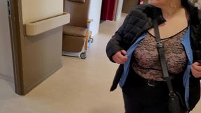 exhib dans le couloir d un hopital