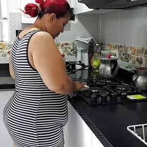 Seducing my stepmother to fuck in the kitchen