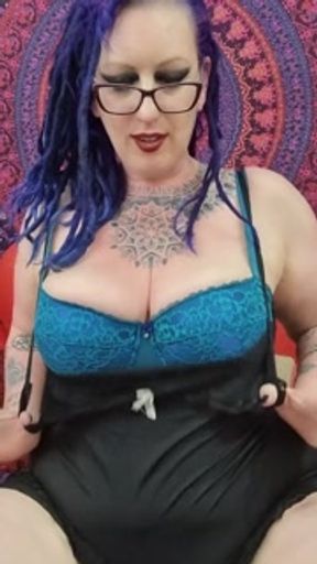 Alt BBW Milf masturbates and cums using sex toy