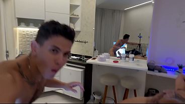 Tatuado rabudo veio fazer uma sess&atilde_o e levou pica