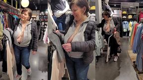 le samedi, je fais du shopping les seins bien exposes dans les magasins