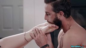 Lucas Frost Eats His Skinny Stepsister Andi Rose'_s Trimmed Pussy