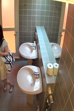 Underground Idol Private Filming Sending Tons of Dms to a Cute, Baby-faced, Timid Beauty to Get