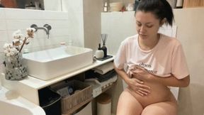 A huge MONSTER in my toilet, REAL FARTS - WMV