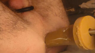 Bruto, fodendo – Vídeo POV em close de um amador europeu gay fodendo o próprio cu com um vibrador