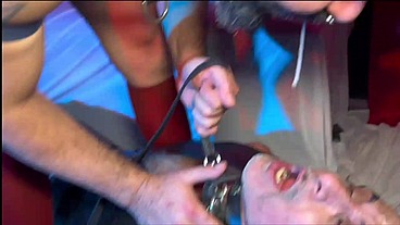 Cena de BDSM com dominação junto