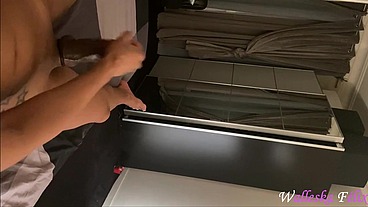 era de manhã cedinho, acordei toda excitada, liguei o celular e resolvi me gravar massageando minha surpresa - completo no RED