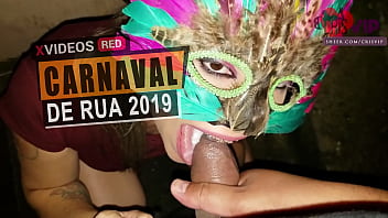 Carnaval de rua 2019. Comeu minha bucetinha sem camisinha, judiou da minha boquinha na garganta profunda, fez eu engolir todo leitinho na marra - Cristina Almeida