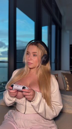 Gamer gets distracted by hot girlfriend